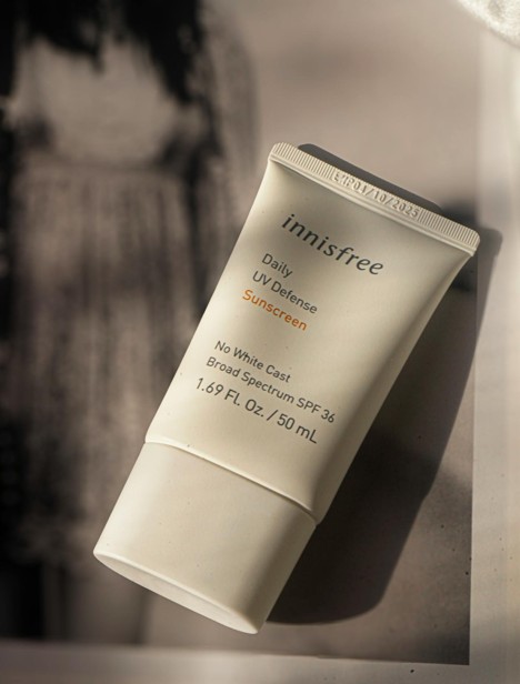 A small sunscreen lotion for protection against heavy UV light